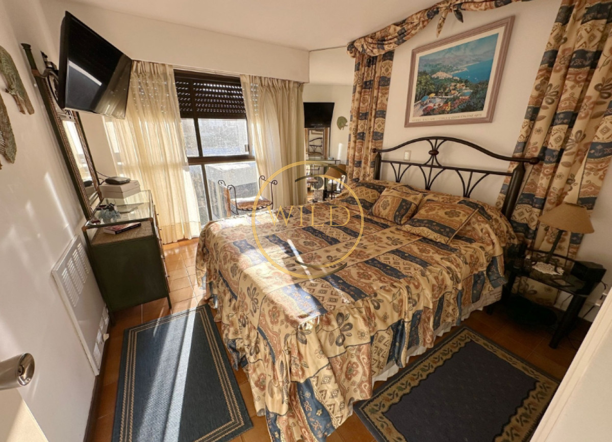 Apartamento ID.2493 - Vende Apartamento frente al mar en Brava, Punta del Este de 2 dormitorios.