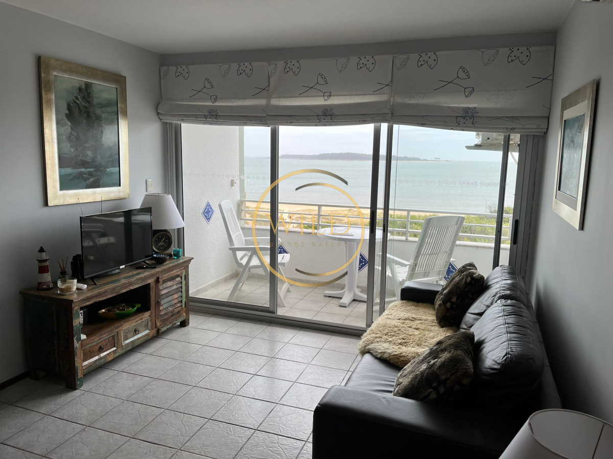 Apartamento ID.2080 - Apartamento de 2 dormitorios con vista frente al mar en edificio Samambai, Playa Mansa , Punta del ese 