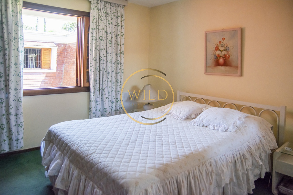 Apartamento ID.2296 - Casa en venta 2 dormitorios en Playa Mansa, Punta del Este. 