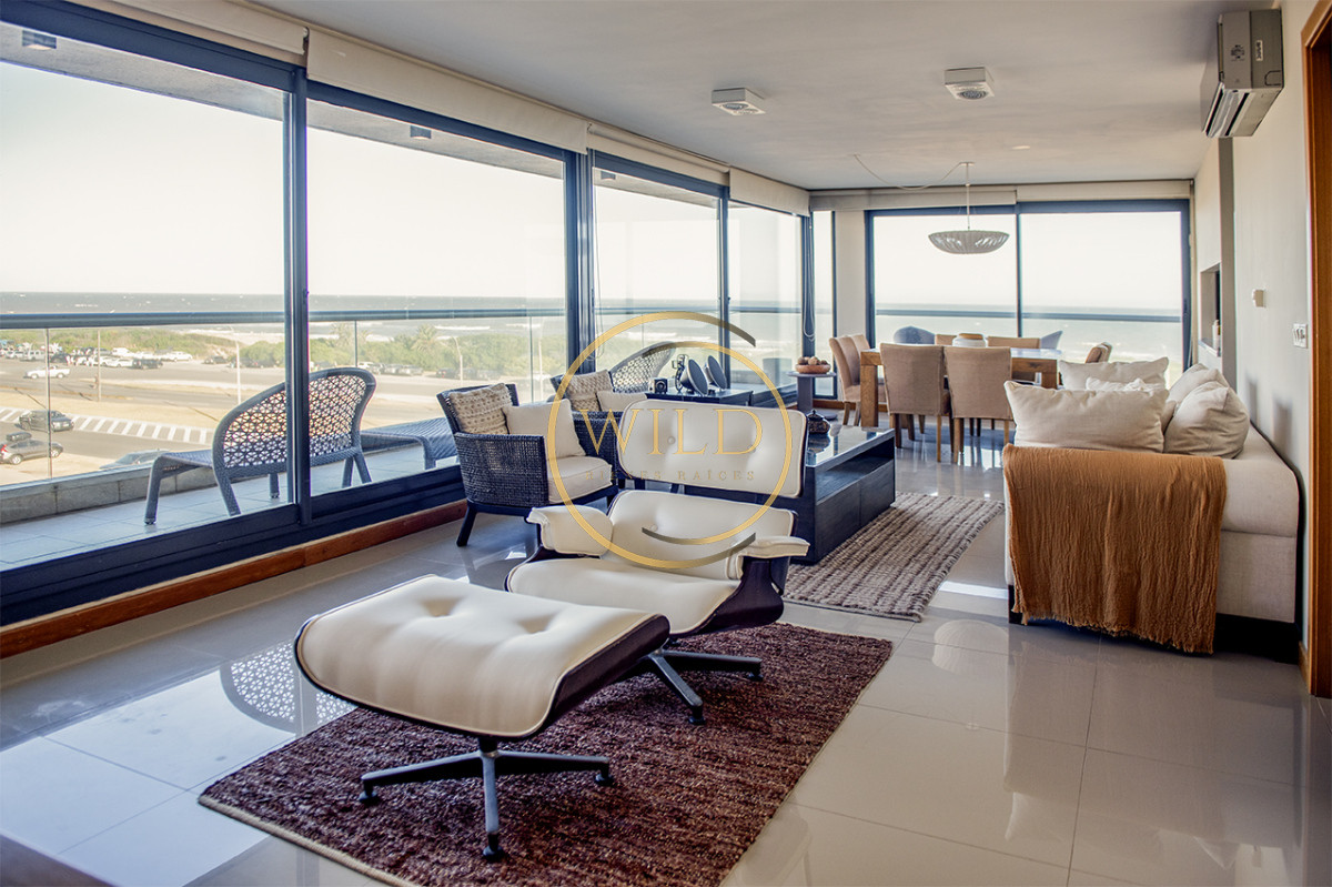 Apartamento ID.2237 - Apartamento Penthouse, frente al mar, playa brava, 3 dormitorios con hermosa vista