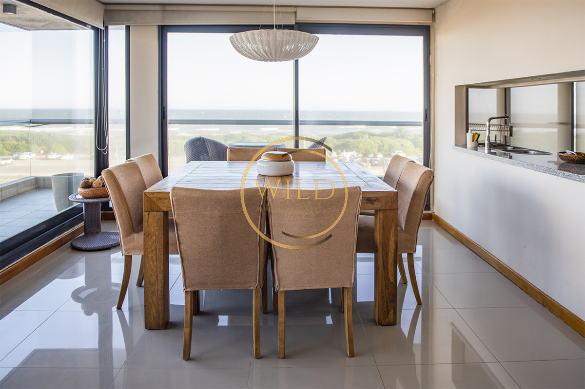 Apartamento ID.2237 - Apartamento Penthouse, frente al mar, playa brava, 3 dormitorios con hermosa vista