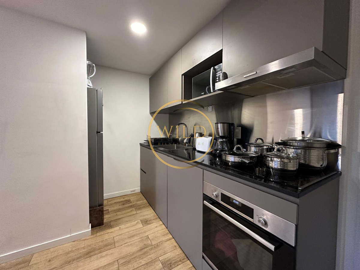 Apartamento ID.2235 - Vende oportunidad en Playa Mansa, primera línea de 2 dormitorios en Punta del Este 