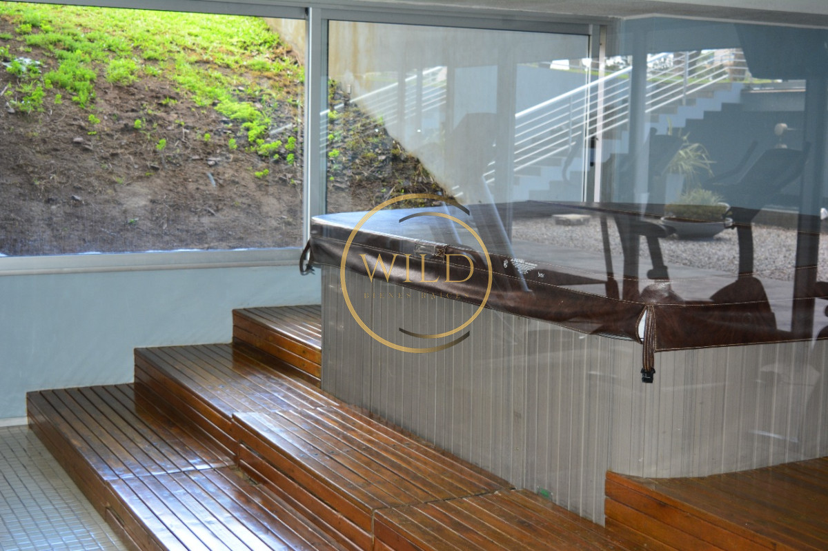 Apartamento ID.2134 - Vende, Permuta apartamento por Casa en Punta del Este ! 