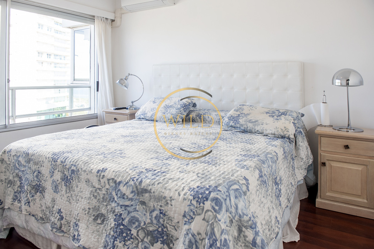 Apartamento ID.2340 - Vende apartamento de 3 dormitorios en Mansa, Punta del Este.
