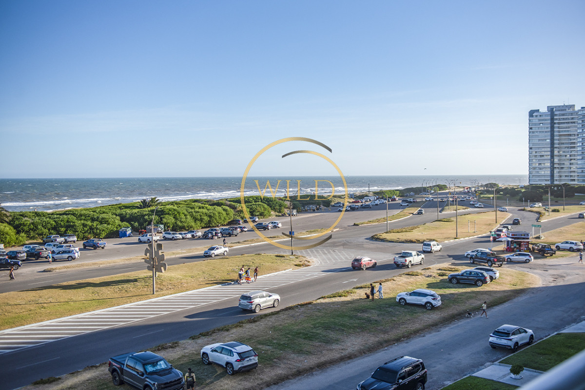 Apartamento ID.2237 - Apartamento Penthouse, frente al mar, playa brava, 3 dormitorios con hermosa vista