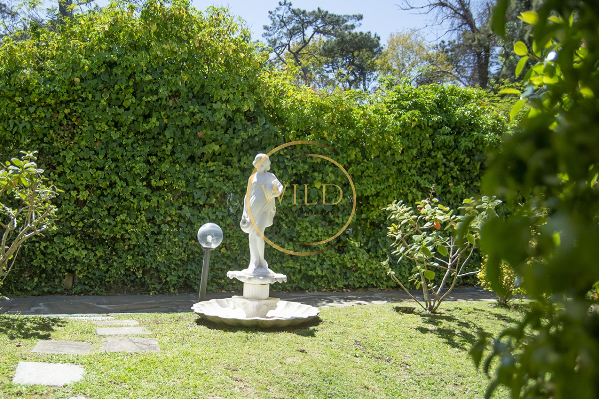 Apartamento ID.2296 - Casa en venta 2 dormitorios en Playa Mansa, Punta del Este. 