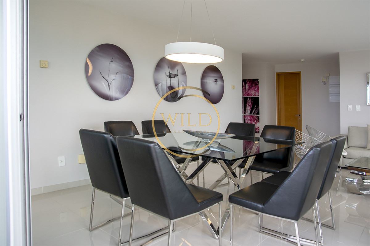 Apartamento ID.5575 - Apartamento de 3 Dormitorios en Playa Mansa en venta  - A Pasos del Mar