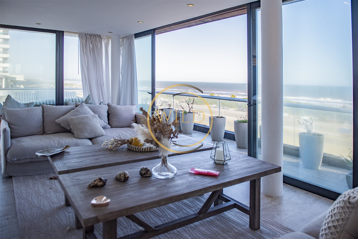 Apartamento ID.2237 - Apartamento Penthouse, frente al mar, playa brava, 3 dormitorios con hermosa vista