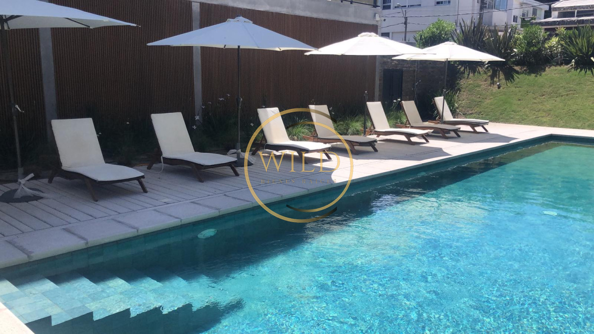 Apartamento ID.2235 - Vende oportunidad en Playa Mansa, primera línea de 2 dormitorios en Punta del Este 