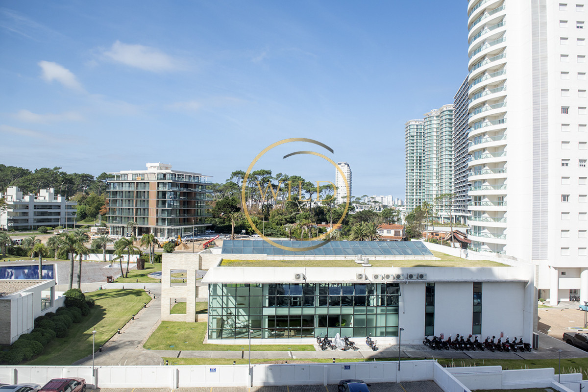 Apartamento ID.2340 - Vende apartamento de 3 dormitorios en Mansa, Punta del Este.