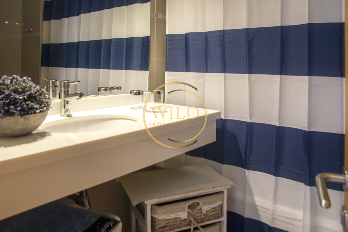 Apartamento ID.5575 - Apartamento de 3 Dormitorios en Playa Mansa en venta  - A Pasos del Mar