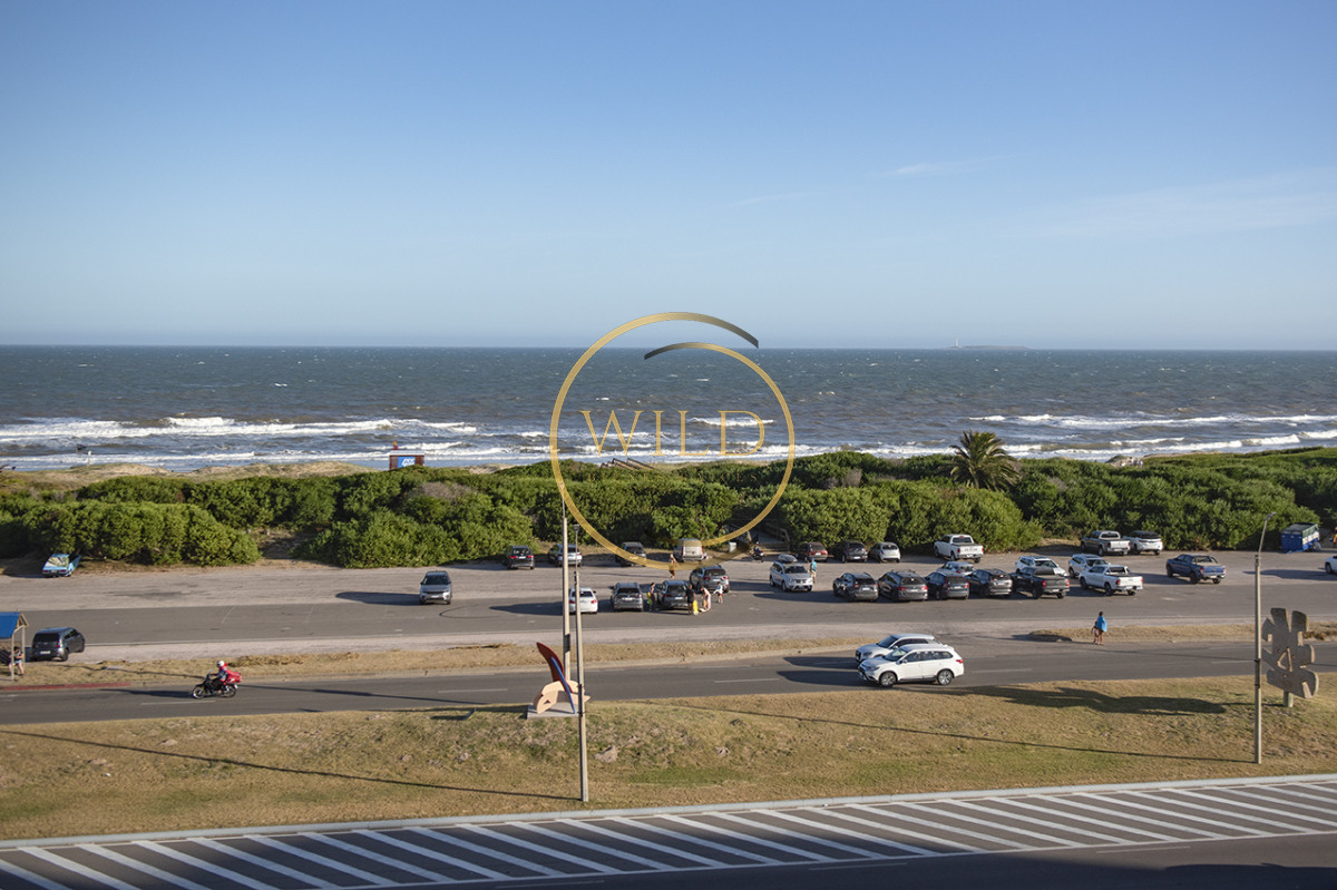 Apartamento ID.2237 - Apartamento Penthouse, frente al mar, playa brava, 3 dormitorios con hermosa vista