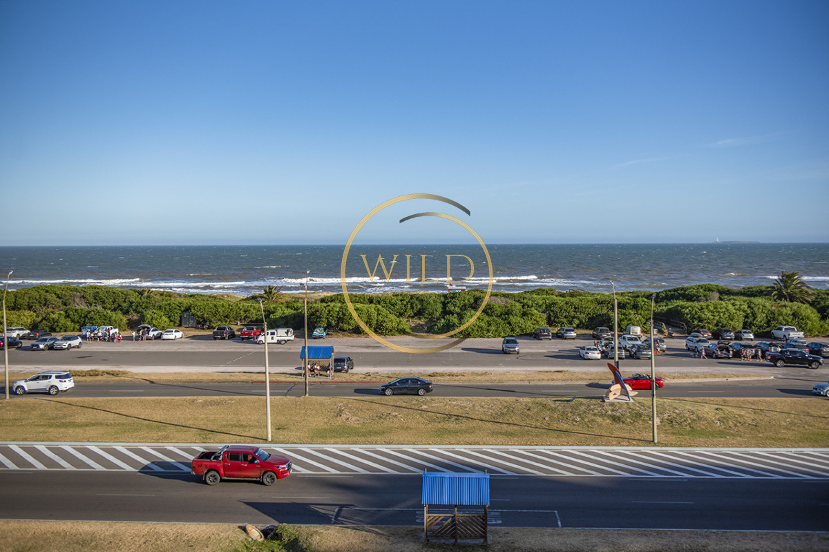 Apartamento ID.2237 - Apartamento Penthouse, frente al mar, playa brava, 3 dormitorios con hermosa vista