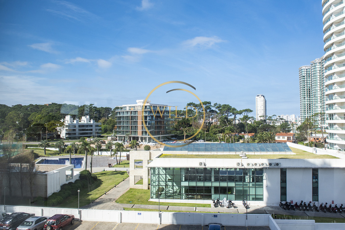 Apartamento ID.2340 - Vende apartamento de 3 dormitorios en Mansa, Punta del Este.