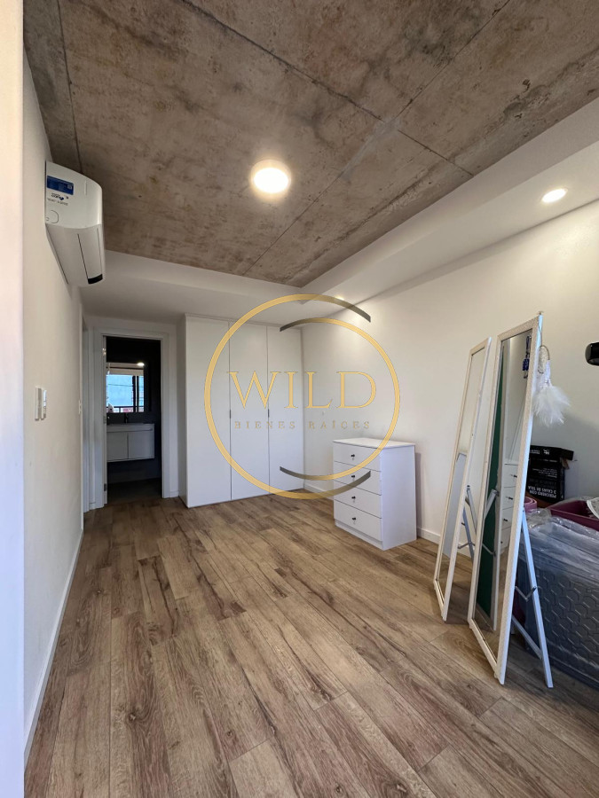 Apartamento ID.2235 - Vende oportunidad en Playa Mansa, primera línea de 2 dormitorios en Punta del Este 