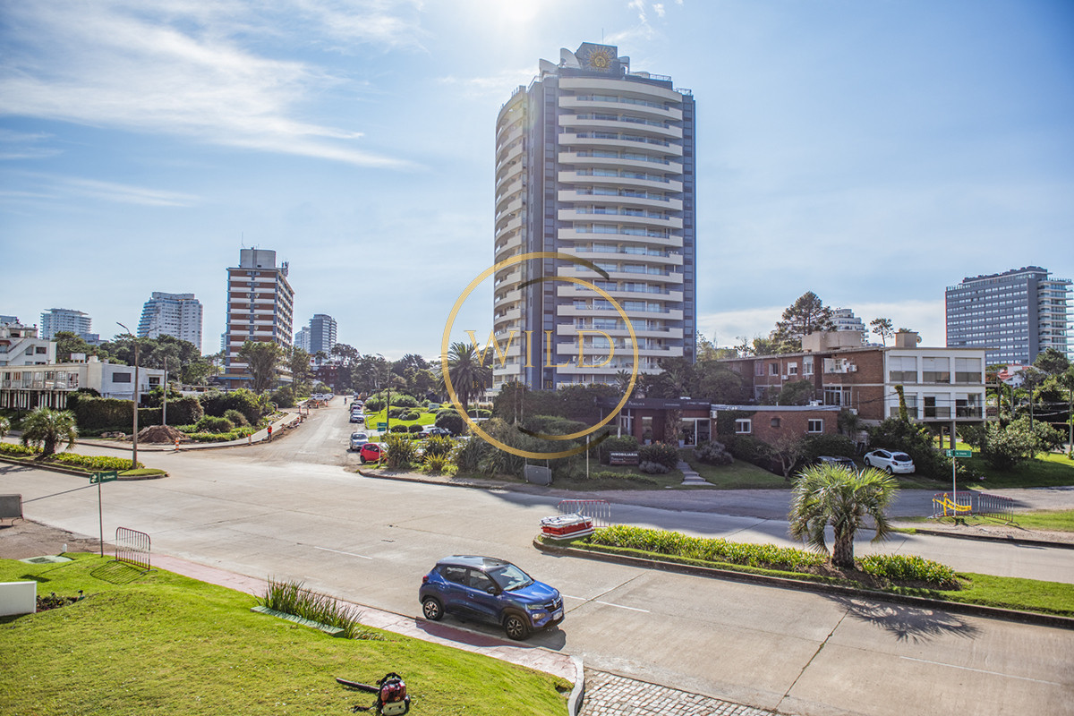 Apartamento ID.2311 - Vende departamento de 3 dormitorios en Ocean Tower, Punta del Este 