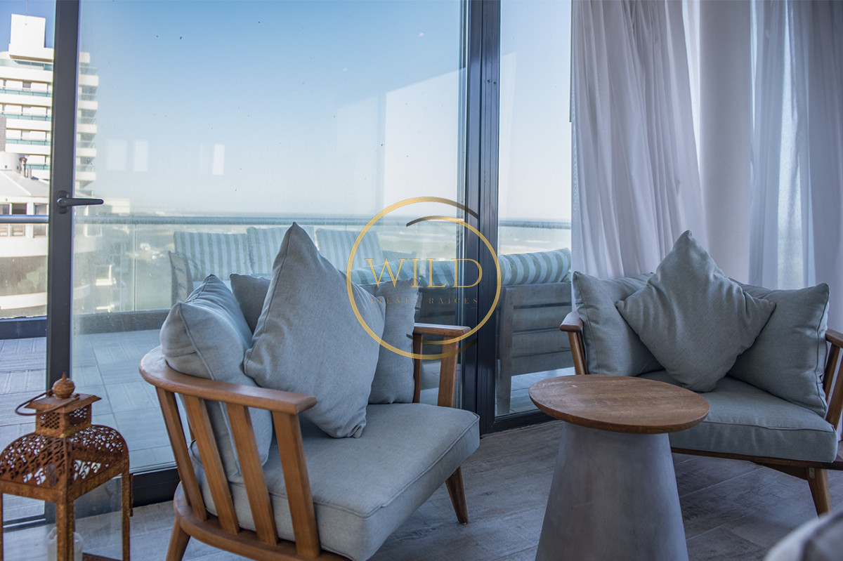 Apartamento ID.2237 - Apartamento Penthouse, frente al mar, playa brava, 3 dormitorios con hermosa vista
