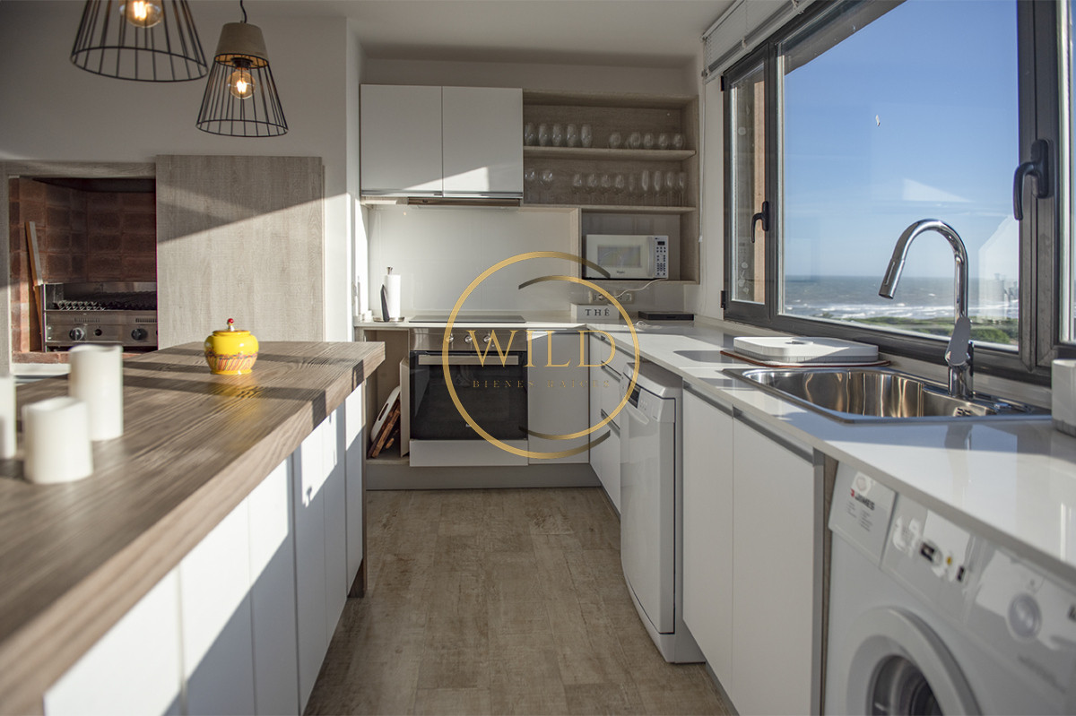 Apartamento ID.2237 - Apartamento Penthouse, frente al mar, playa brava, 3 dormitorios con hermosa vista