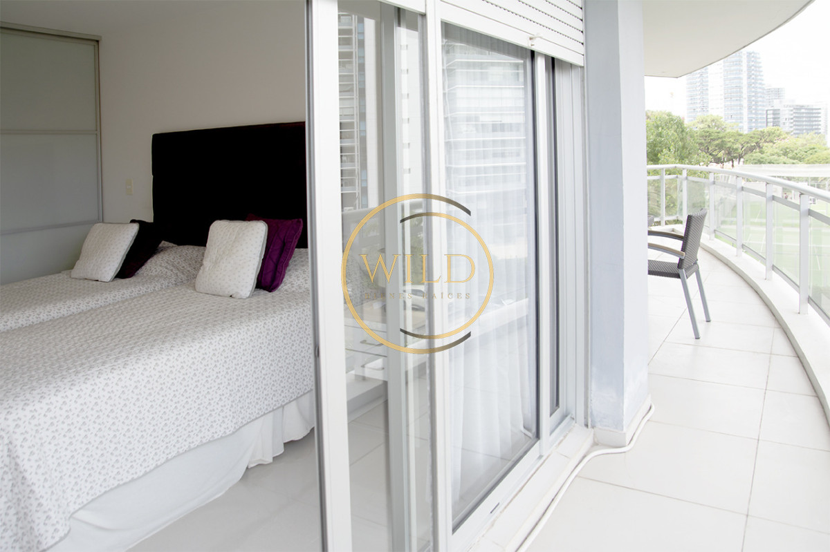 Apartamento ID.5575 - Apartamento de 3 Dormitorios en Playa Mansa en venta  - A Pasos del Mar