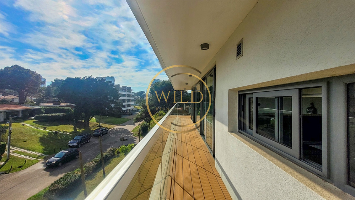 Apartamento ID.2348 - Apartamento de 2 dormitorios en venta en Punta del Este, Edif. Chronos