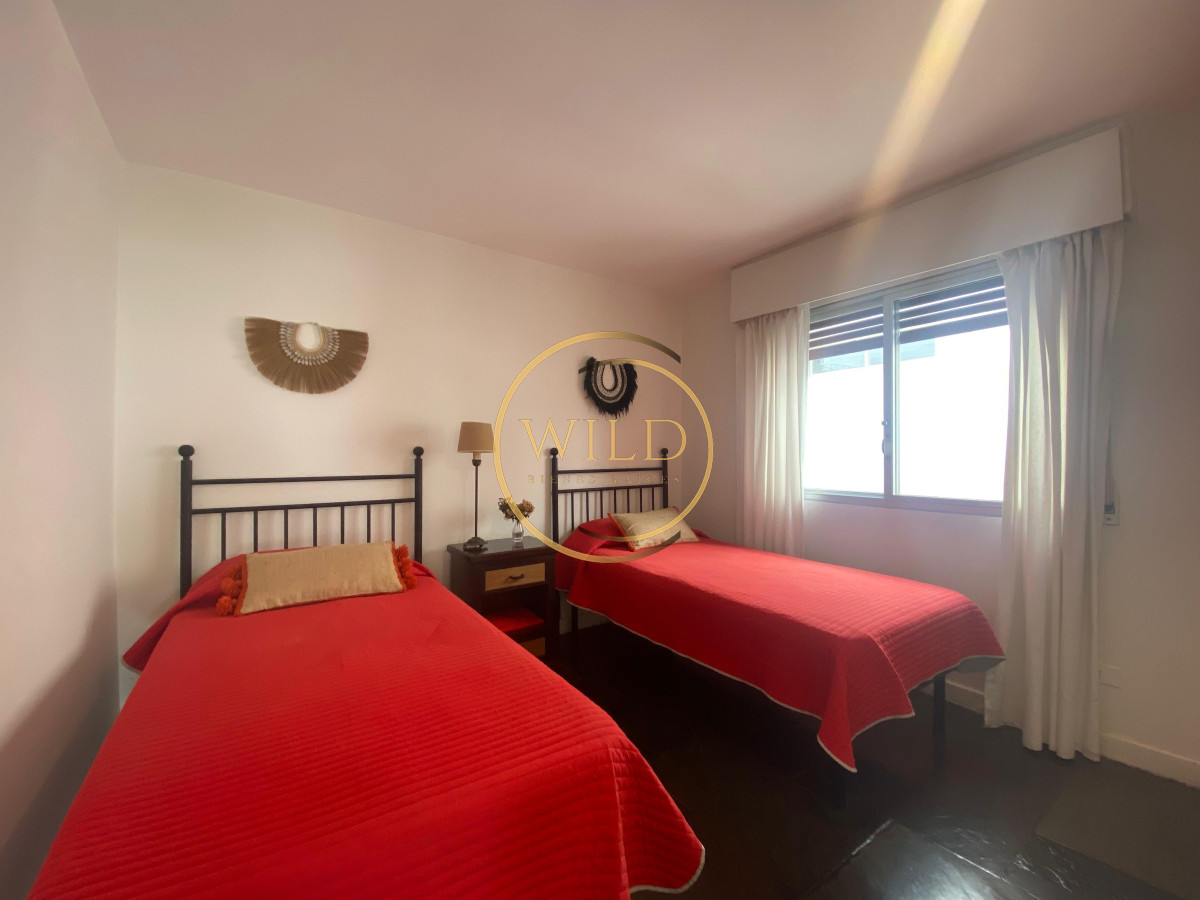 Apartamento ID.2602 - Vende apartamento con vista al mar de 3 dormitorios, Punta del Este