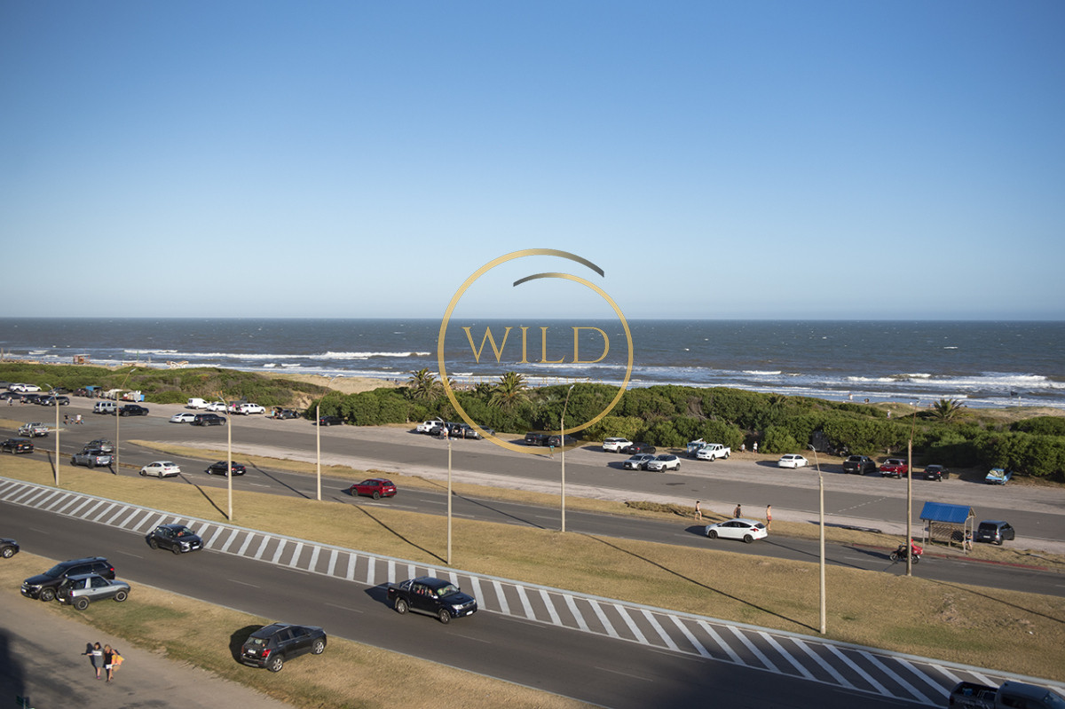 Apartamento ID.2237 - Apartamento Penthouse, frente al mar, playa brava, 3 dormitorios con hermosa vista