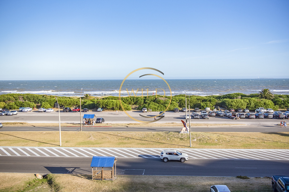 Apartamento ID.2237 - Apartamento Penthouse, frente al mar, playa brava, 3 dormitorios con hermosa vista