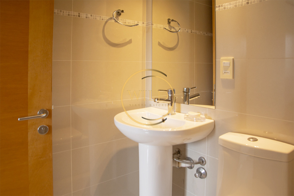 Apartamento ID.5575 - Apartamento de 3 Dormitorios en Playa Mansa en venta  - A Pasos del Mar