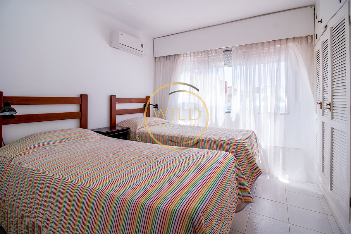 Apartamento ID.2369 - Apartamento en Venta de 3 dormitorios en Edificio Palm Beach , Punta del este , Gorlero , Maldonado 