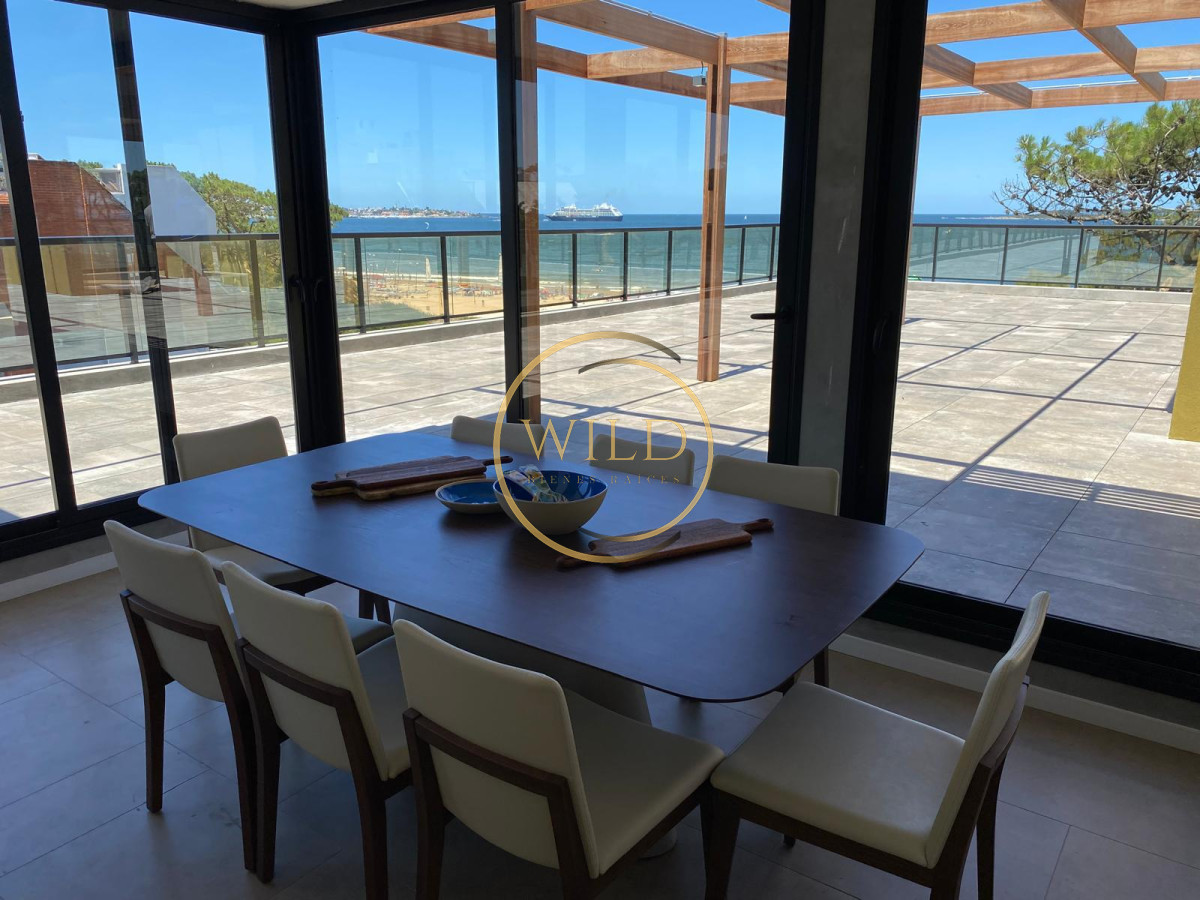 Apartamento ID.2235 - Vende oportunidad en Playa Mansa, primera línea de 2 dormitorios en Punta del Este 