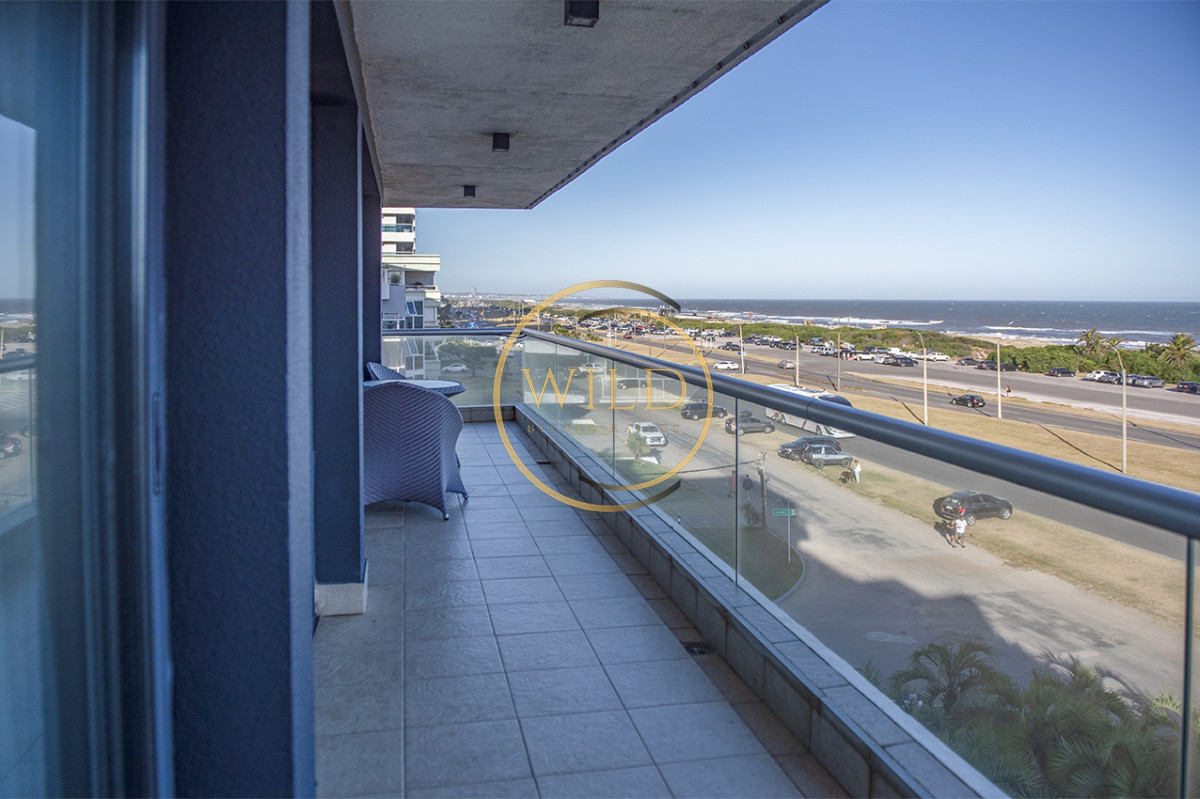 Apartamento ID.2237 - Apartamento Penthouse, frente al mar, playa brava, 3 dormitorios con hermosa vista