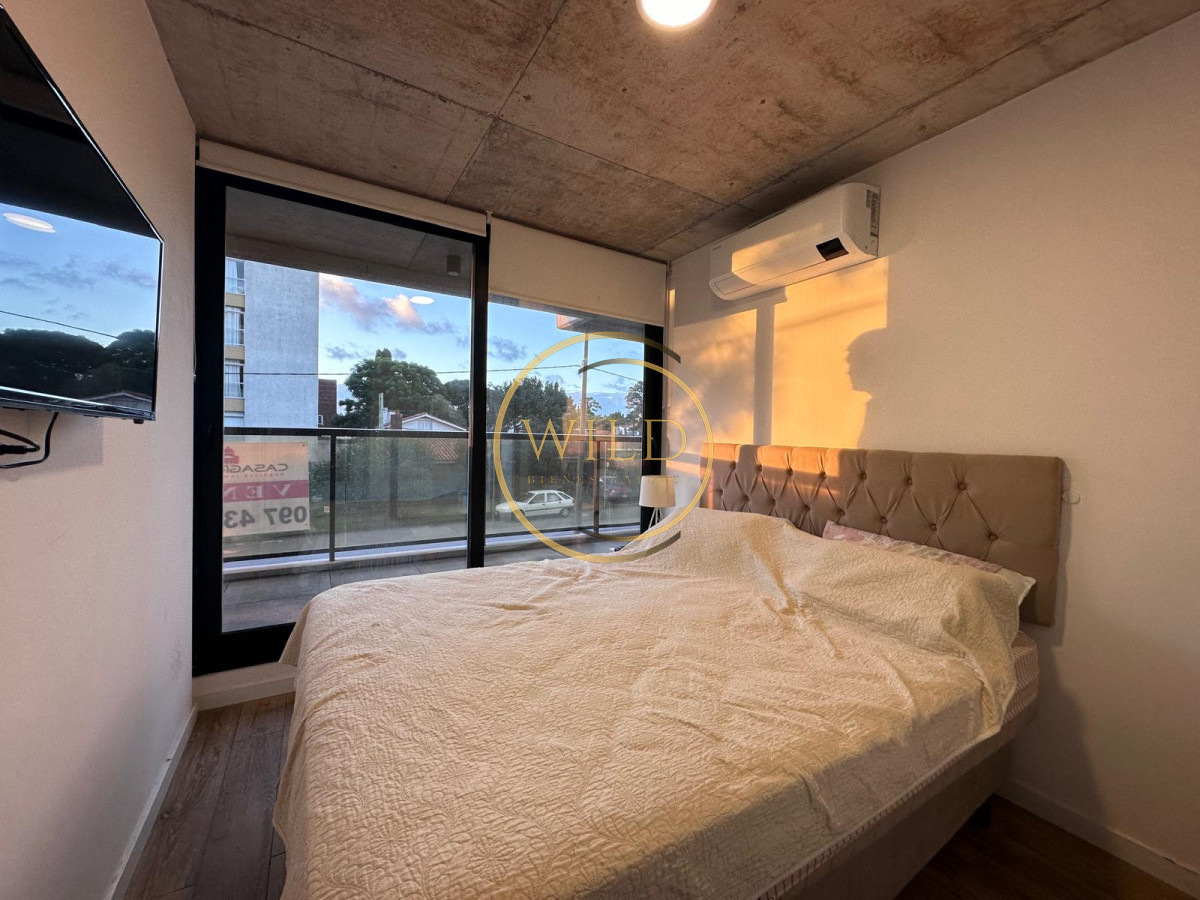 Apartamento ID.2235 - Vende oportunidad en Playa Mansa, primera línea de 2 dormitorios en Punta del Este 