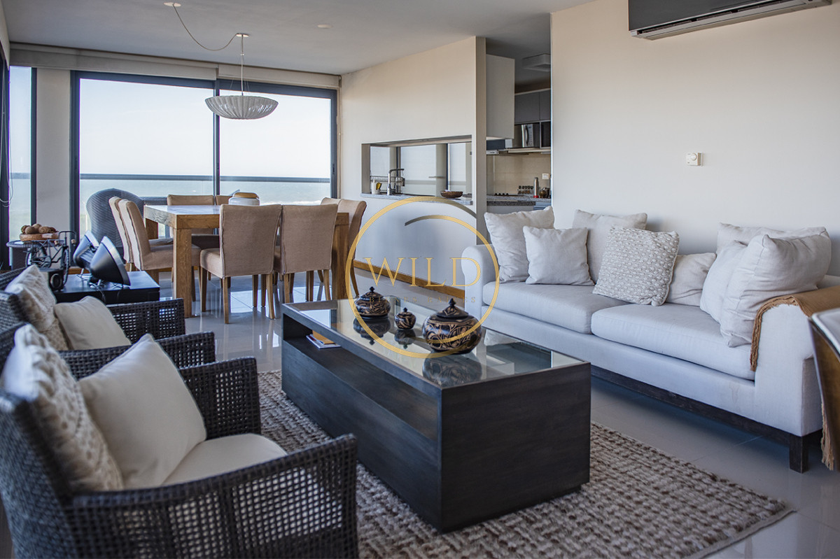 Apartamento ID.2237 - Apartamento Penthouse, frente al mar, playa brava, 3 dormitorios con hermosa vista
