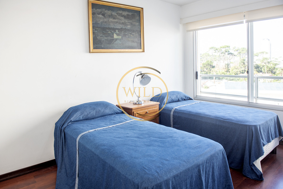 Apartamento ID.2340 - Vende apartamento de 3 dormitorios en Mansa, Punta del Este.