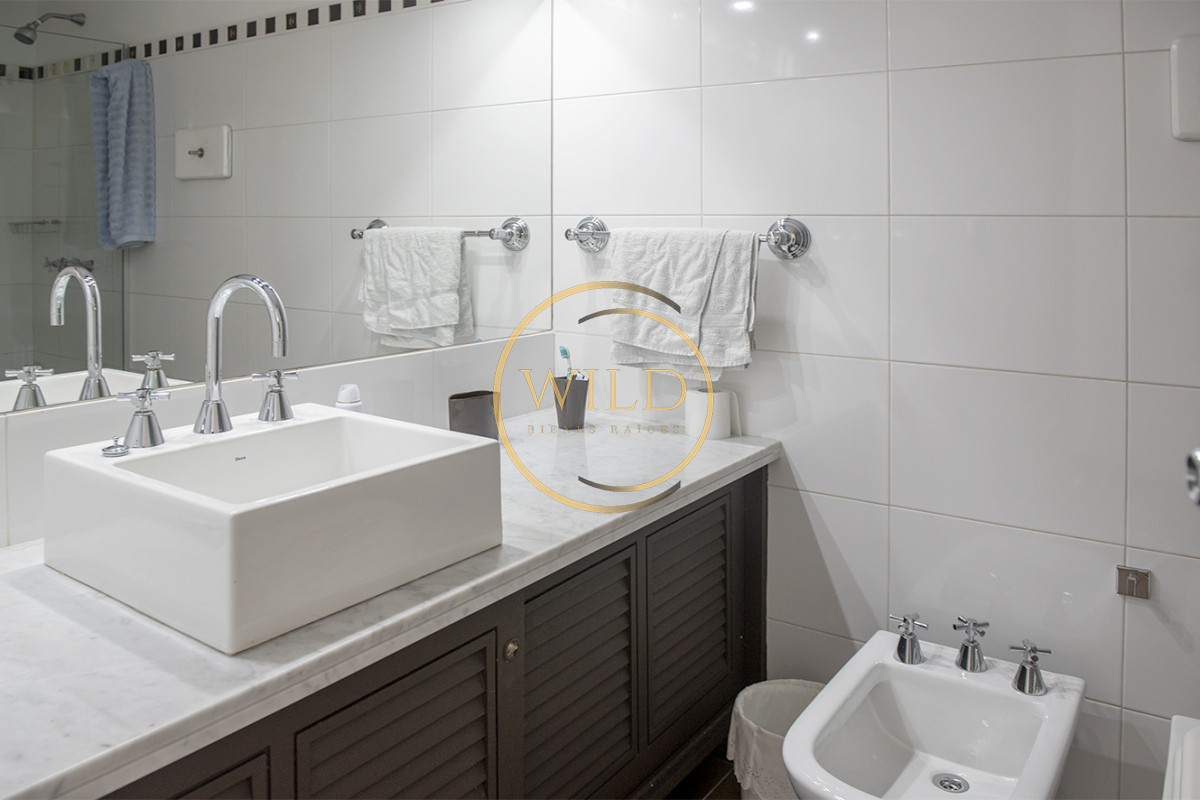 Apartamento ID.2340 - Vende apartamento de 3 dormitorios en Mansa, Punta del Este.
