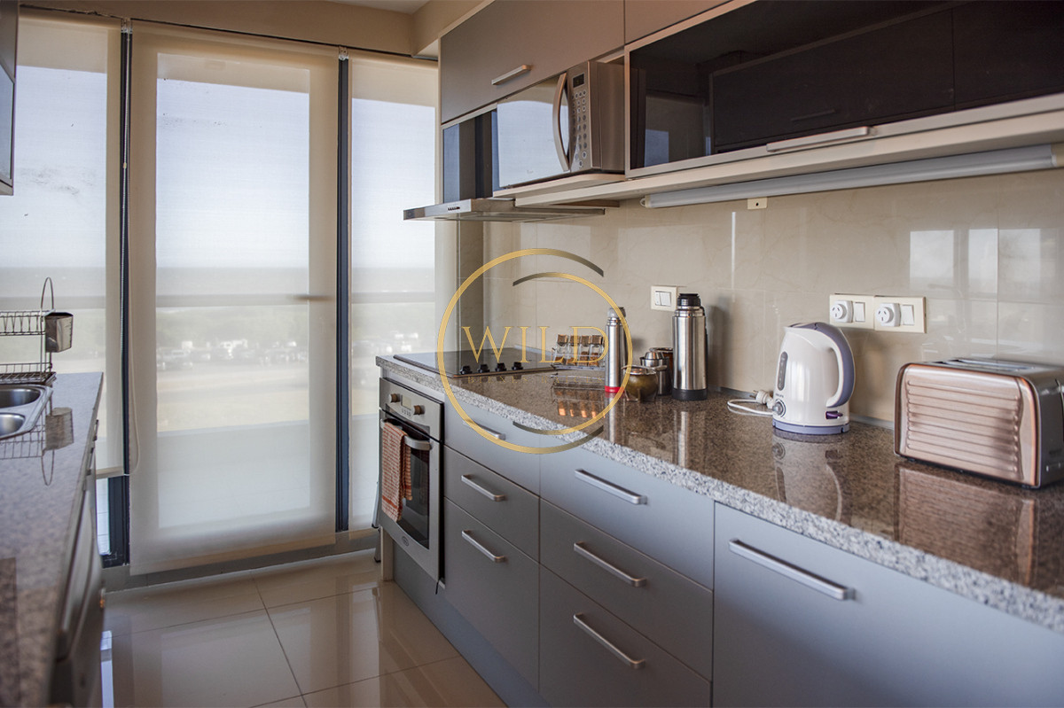 Apartamento ID.2237 - Apartamento Penthouse, frente al mar, playa brava, 3 dormitorios con hermosa vista