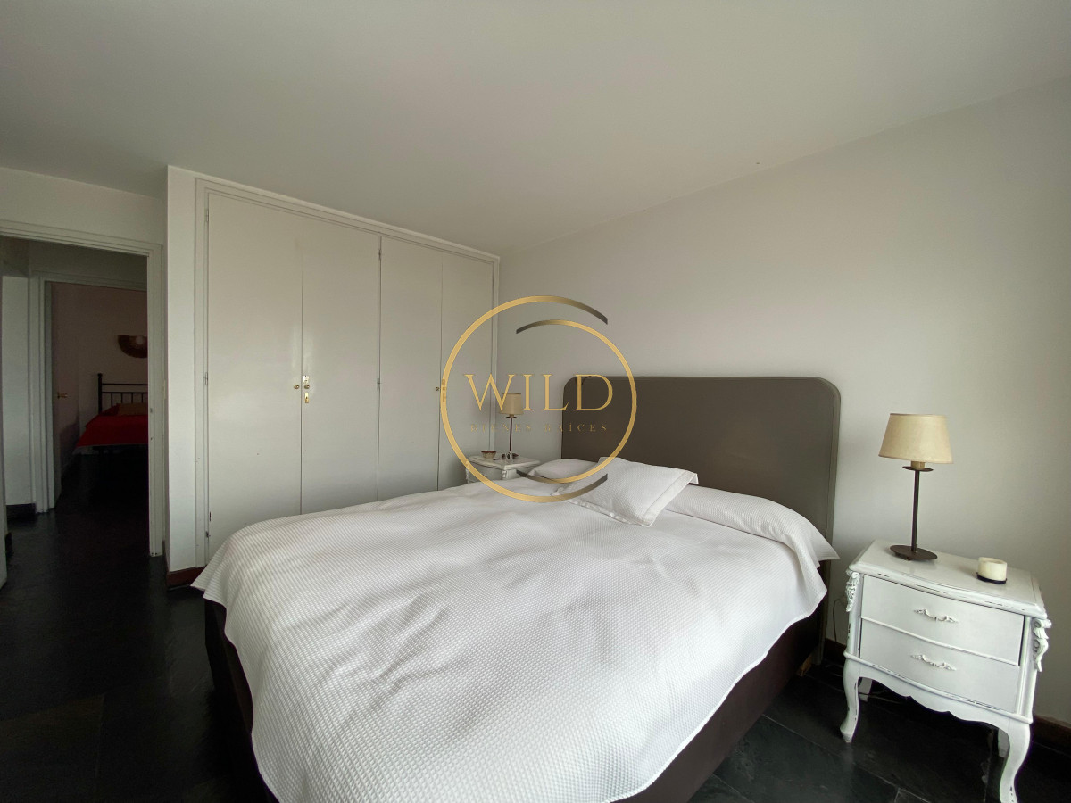 Apartamento ID.2602 - Vende apartamento con vista al mar de 3 dormitorios, Punta del Este