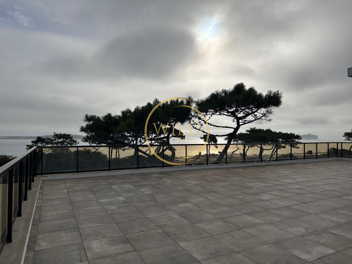 Apartamento ID.2235 - Vende oportunidad en Playa Mansa, primera línea de 2 dormitorios en Punta del Este 