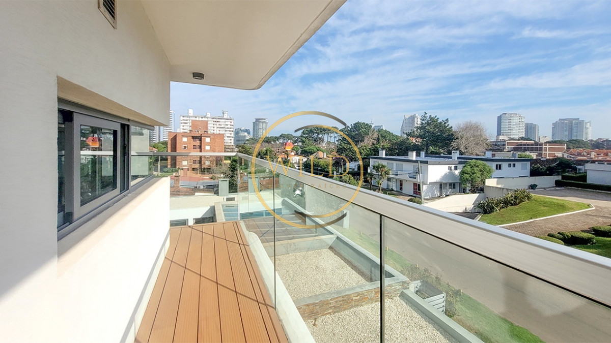 Apartamento ID.2348 - Apartamento de 2 dormitorios en venta en Punta del Este, Edif. Chronos