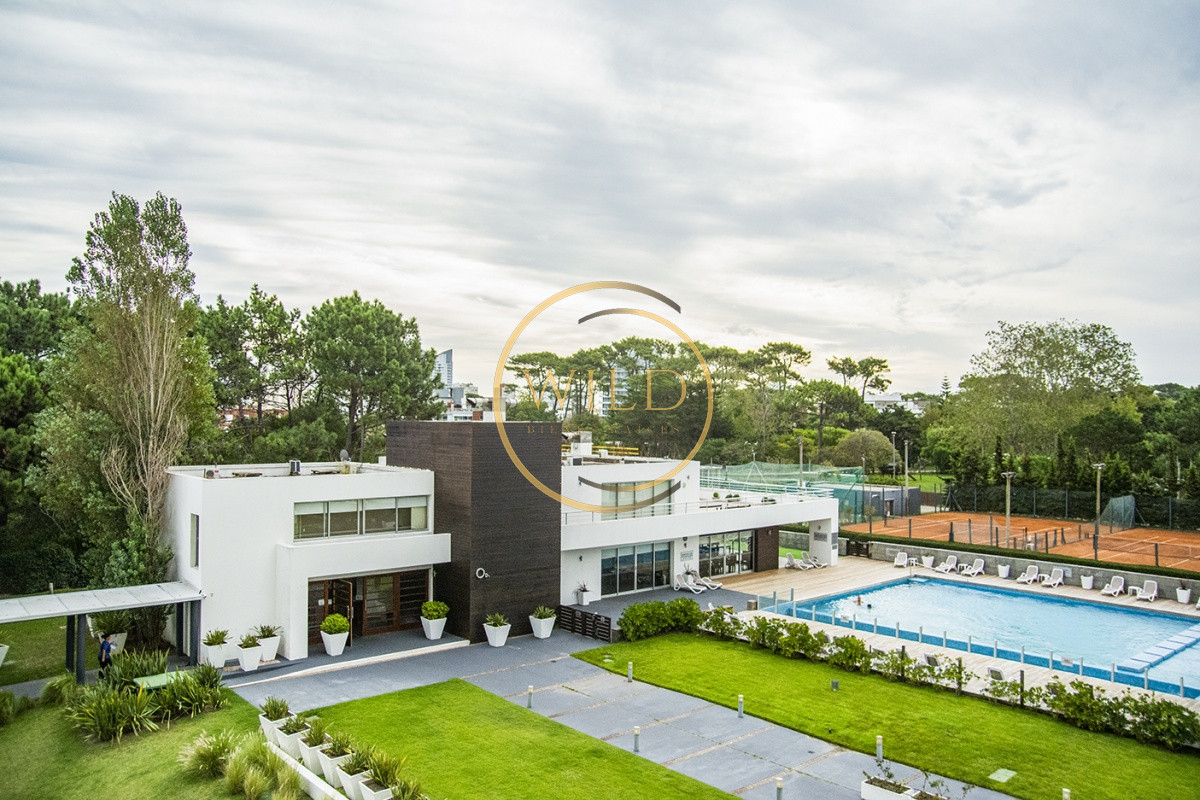 Apartamento ID.1840 - Departamento de 1 dormitorio y medio en venta en complejo con amenities. Playa Brava