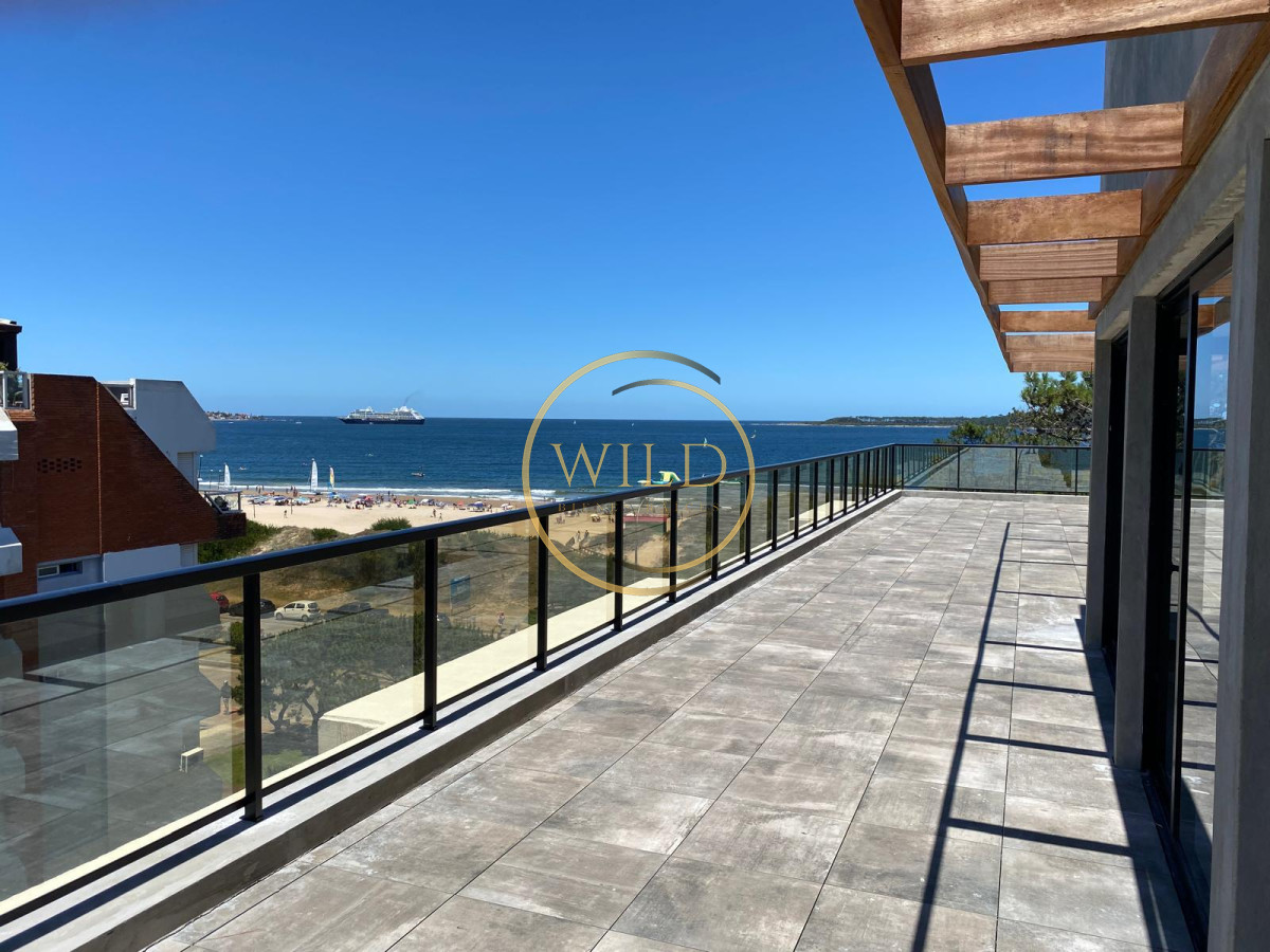Apartamento ID.2235 - Vende oportunidad en Playa Mansa, primera línea de 2 dormitorios en Punta del Este 