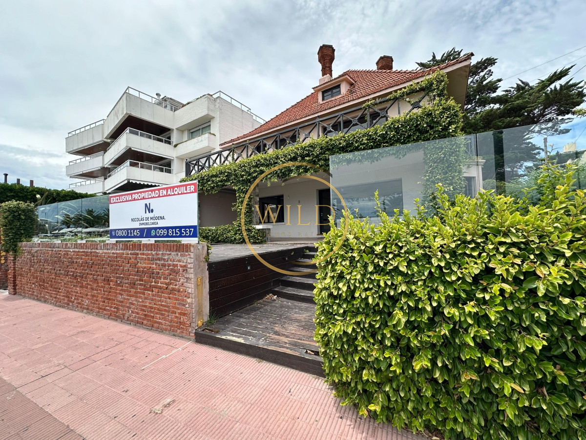 Casa ID.2085 - Casa de gran tamaño ubicada a pasos del Mar
