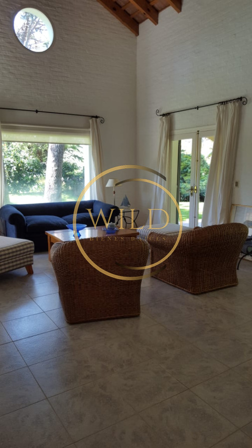 Casa ID.1848 - Excelente casa en alquiler en zona residencial!!! Consulte!!