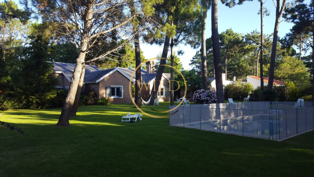 Casa ID.1848 - Excelente casa en alquiler en zona residencial!!! Consulte!!