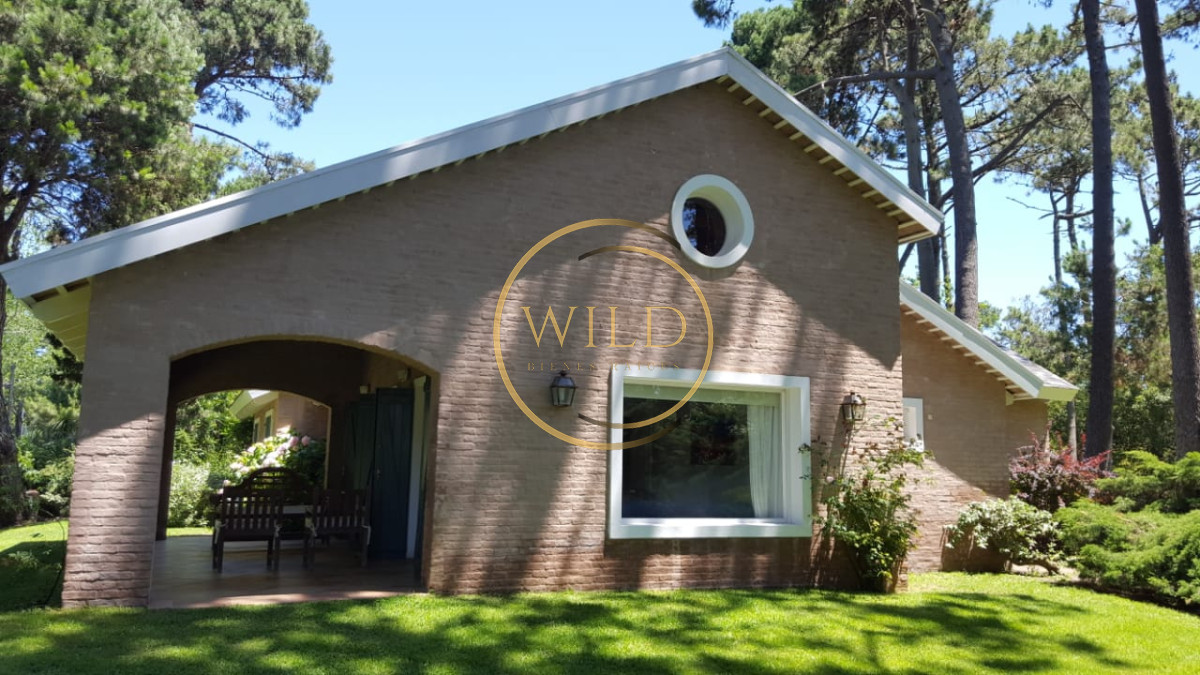 Casa ID.1848 - Excelente casa en alquiler en zona residencial!!! Consulte!!