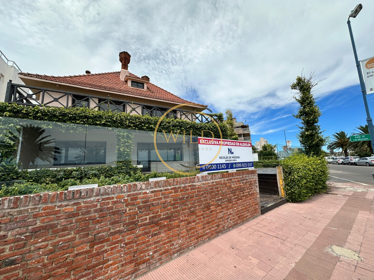 Casa ID.2085 - Casa de gran tamaño ubicada a pasos del Mar