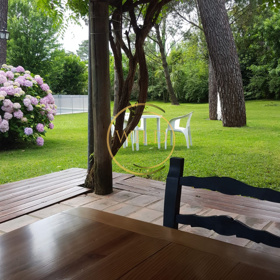 Casa ID.1848 - Excelente casa en alquiler en zona residencial!!! Consulte!!