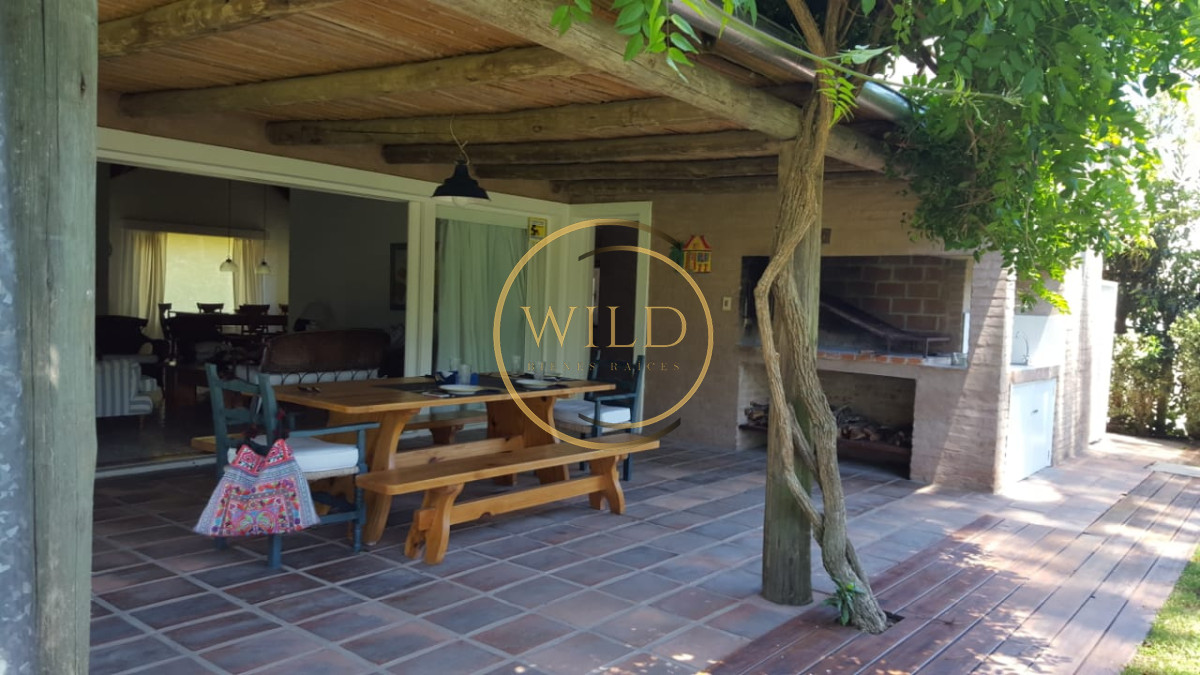 Casa ID.1848 - Excelente casa en alquiler en zona residencial!!! Consulte!!