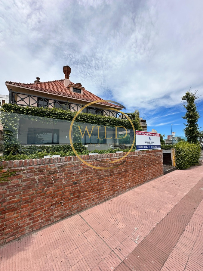 Casa ID.2085 - Casa de gran tamaño ubicada a pasos del Mar