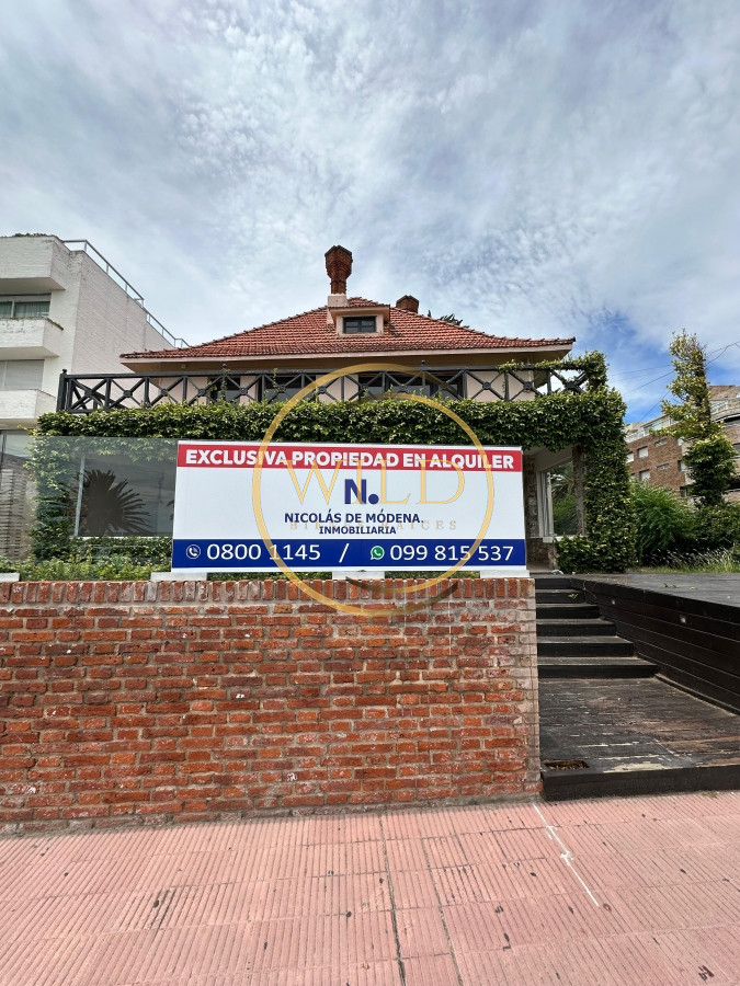 Casa ID.2085 - Casa de gran tamaño ubicada a pasos del Mar